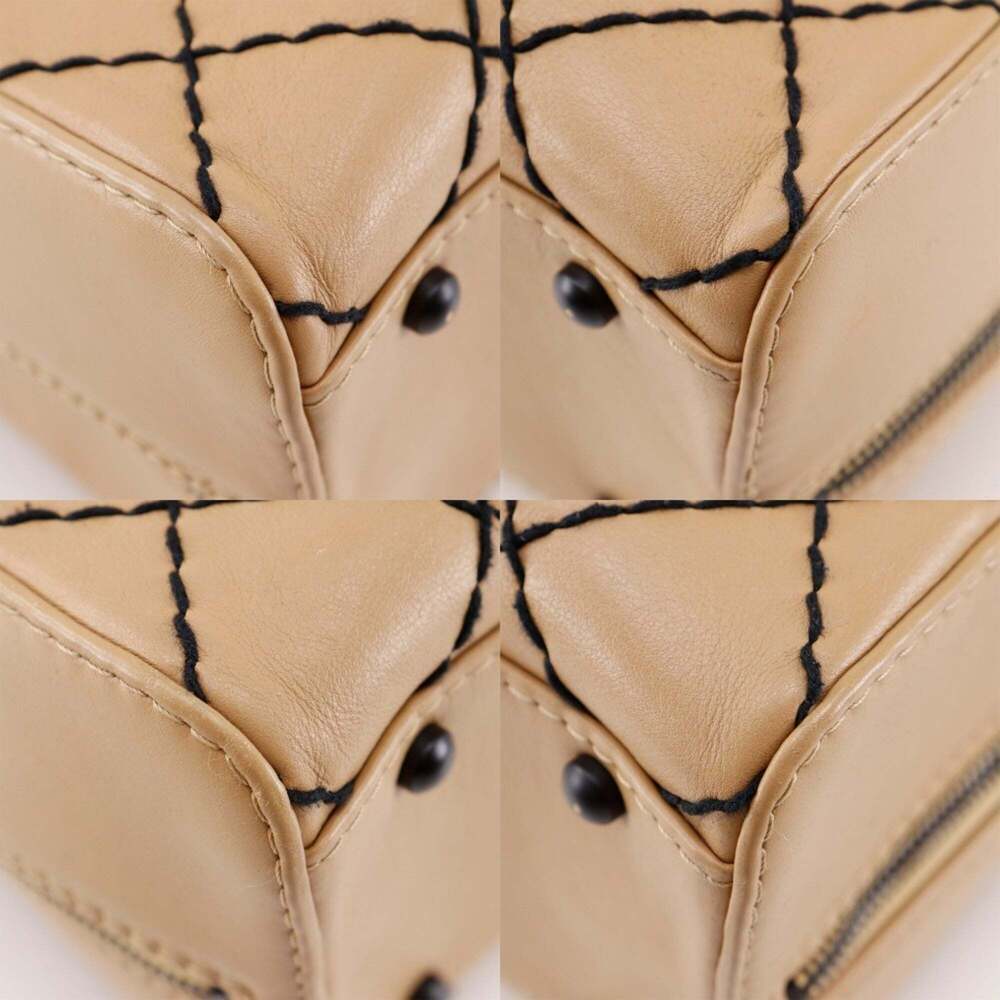 CHANEL Cream Tote Bag - Picture 4 of 16